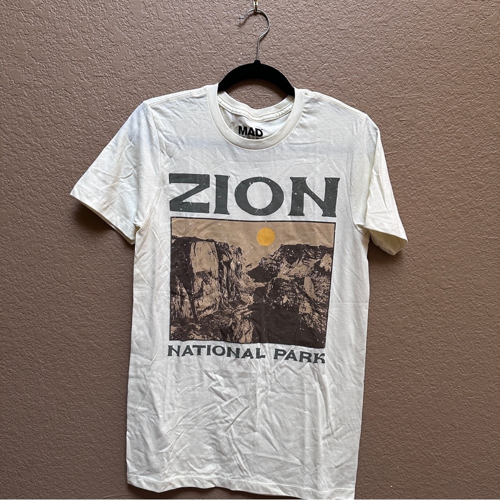 Zion National Park Graphic Tee – Mad Engine – Size Large